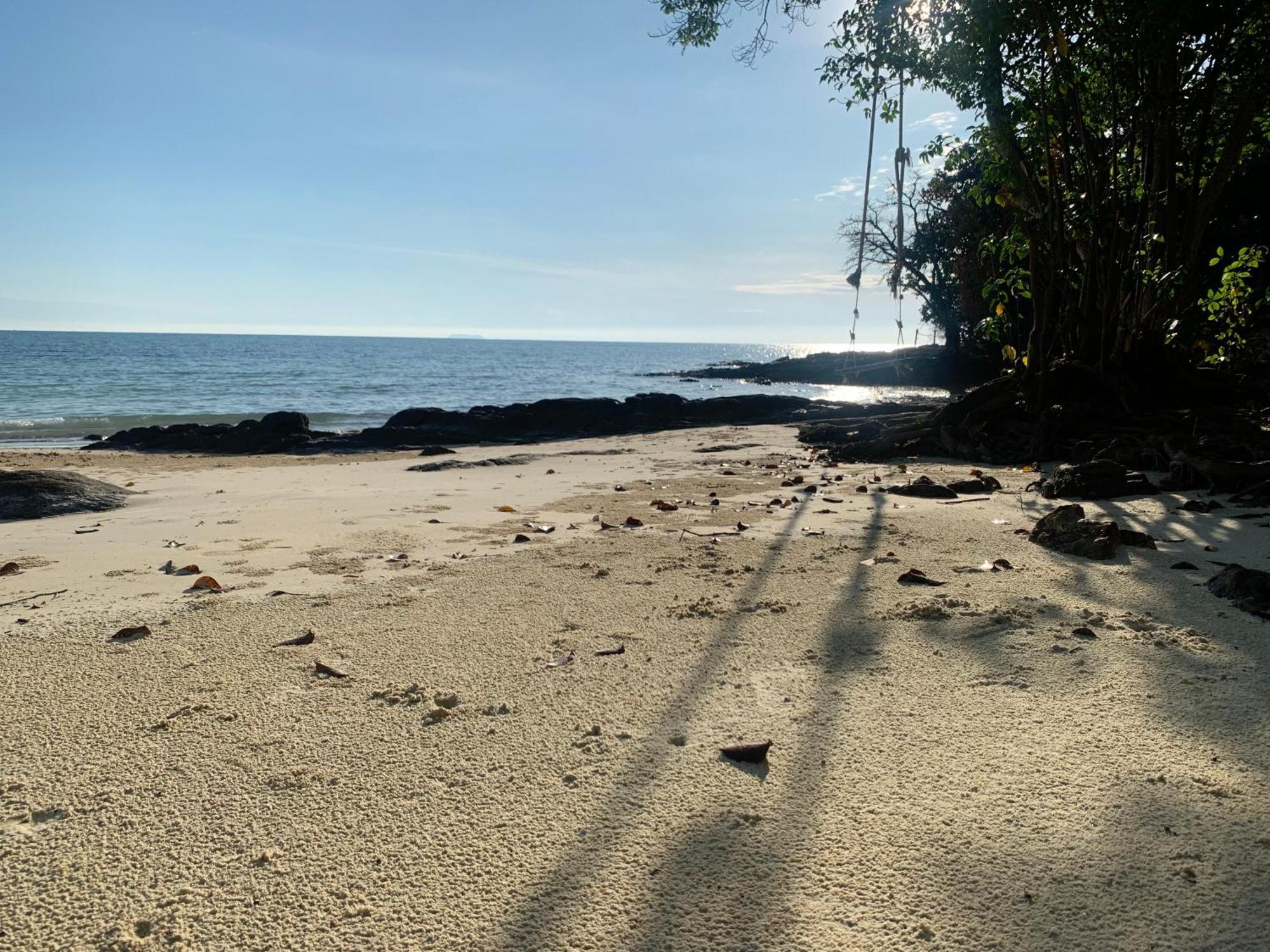ลุงดำฮัทบีช Hotel Koh Samet Екстериор снимка