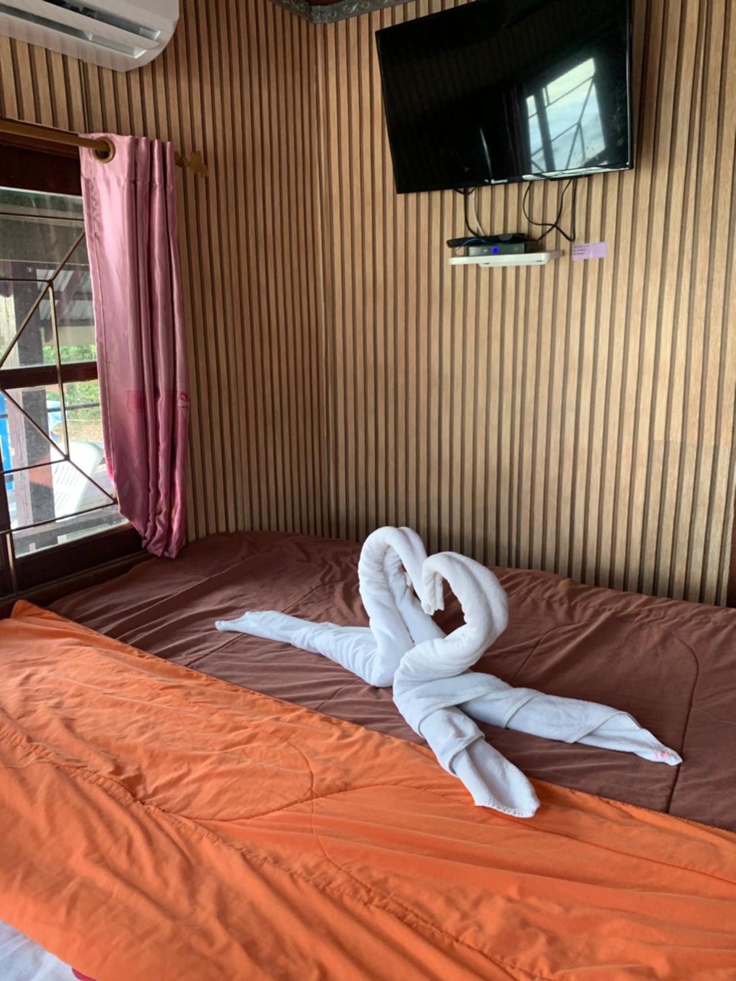 ลุงดำฮัทบีช Hotel Koh Samet Екстериор снимка